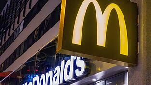 McDonald's nimmt den McRib aus dem Standardsortiment. Vielerorts ist er bereits nicht mehr verf&uuml;gbar.