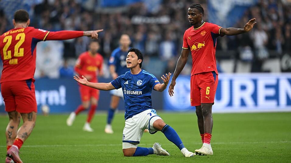 Schalke spielte zunächst mutig, musste dann aber immer wieder Rückschläge hinnehmen. Schalke spielte zunächst mutig, musste dann aber immer wieder Rückschläge hinnehmen.