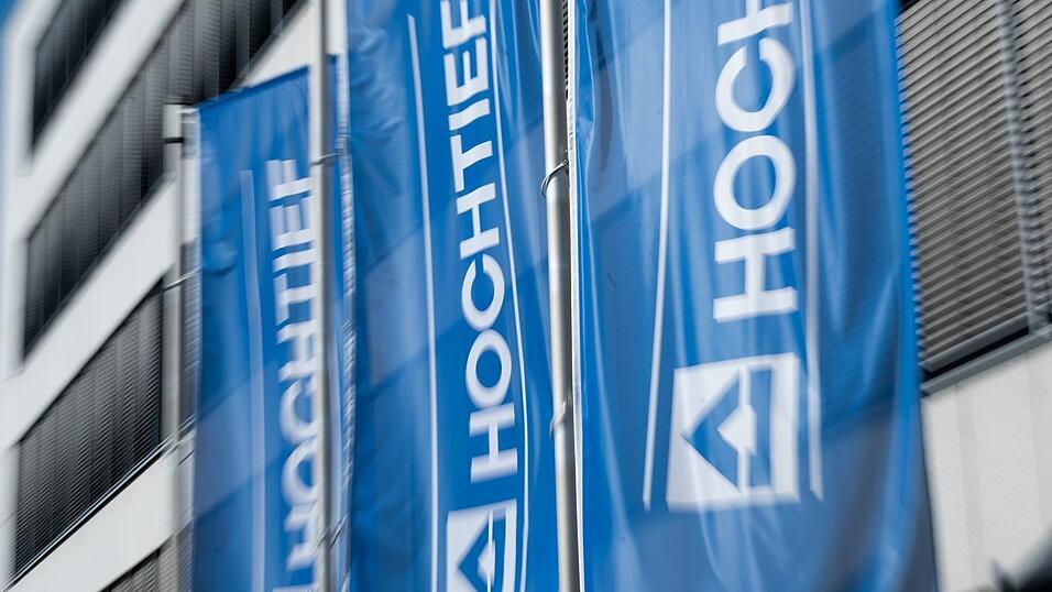 Hochtief gehört schon seit 2011 mehrheitlich dem spanischen Baukonzern ACS. Mittlerweile halten die Spanier rund 80 Prozent an Hochtief. Hochtief gehört schon seit 2011 mehrheitlich dem spanischen Baukonzern ACS. Mittlerweile halten die Spanier rund 80 Prozent an Hochtief.