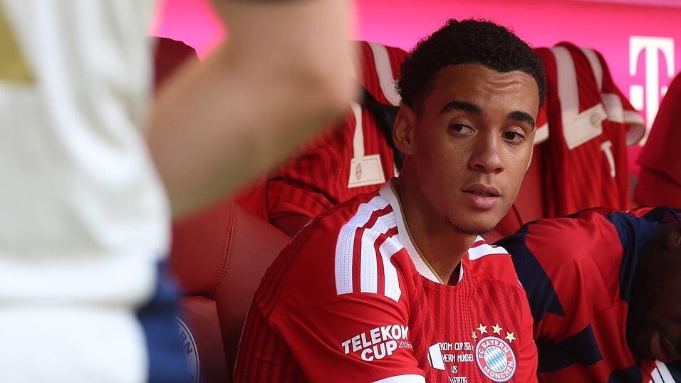Jamal Musiala bekommt auch vom Bundestrainer alle Zeit für seine Genesung. (Archivbild) Jamal Musiala bekommt auch vom Bundestrainer alle Zeit für seine Genesung. (Archivbild)