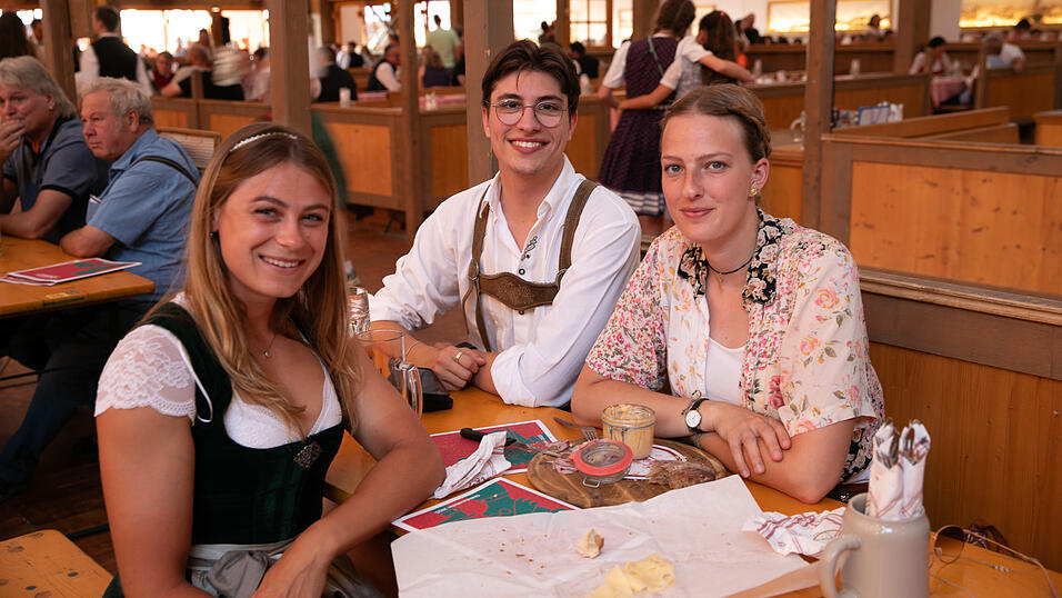 Die Partybilder vom Dienstag, 12. August, aus dem Festzelt Krönner. Die Partybilder vom Dienstag, 12. August, aus dem Festzelt Krönner.