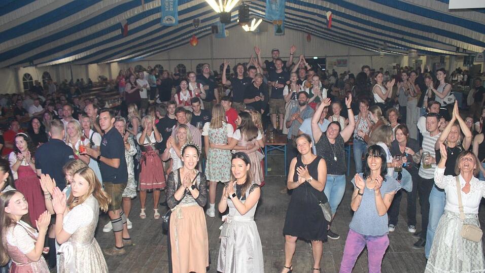 Zur Musik von Headless wurde ausgelassen gefeiert.