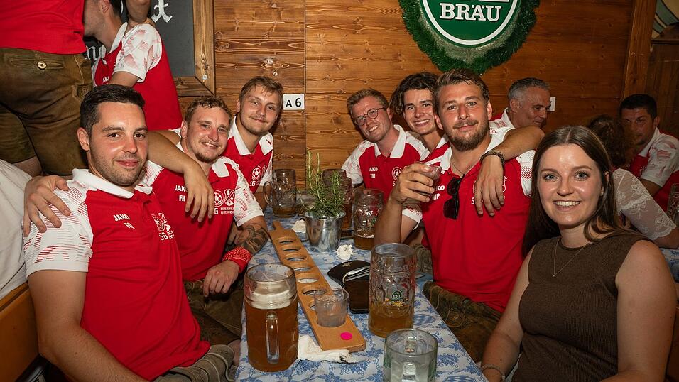 Die Partybilder vom Samstag, 15. August, aus dem Festzelt Wenisch. Die Partybilder vom Samstag, 15. August, aus dem Festzelt Wenisch.