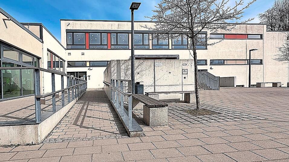 F&uuml;r einen barrierefreien Zugang ist eine mindestens 27 Meter lange Rampe notwendig, so das Amt f&uuml;r Geb&auml;udewirtschaft.