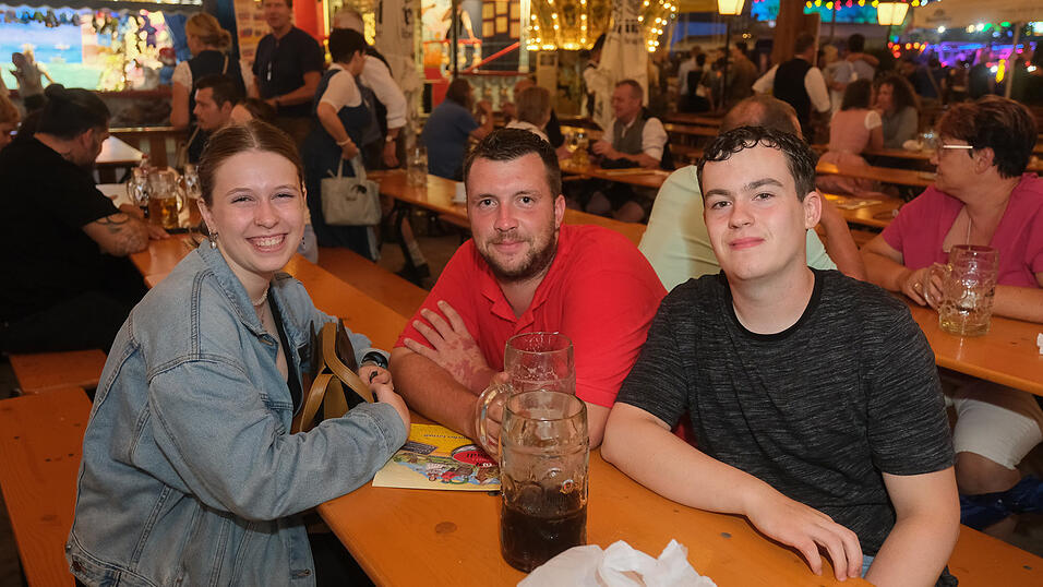 Die Partybilder vom Dienstag, 15. August 2023, aus dem Festzelt Greindl. Die Partybilder vom Dienstag, 15. August 2023, aus dem Festzelt Greindl.