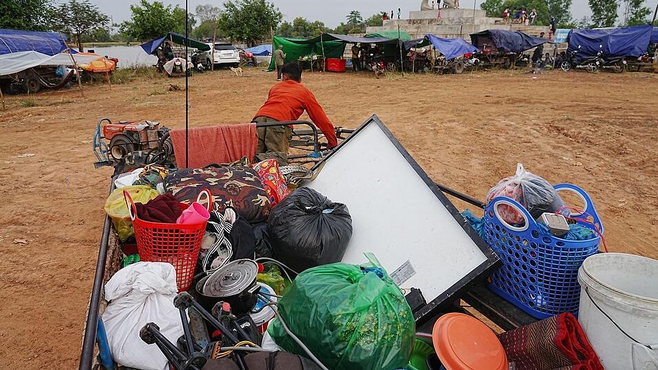 Die Kämpfe entlang der 800 Kilometer langen Grenze zwischen Thailand und Kambodscha treiben zahlreiche Einwohner in die Flucht. Die Kämpfe entlang der 800 Kilometer langen Grenze zwischen Thailand und Kambodscha treiben zahlreiche Einwohner in die Flucht.