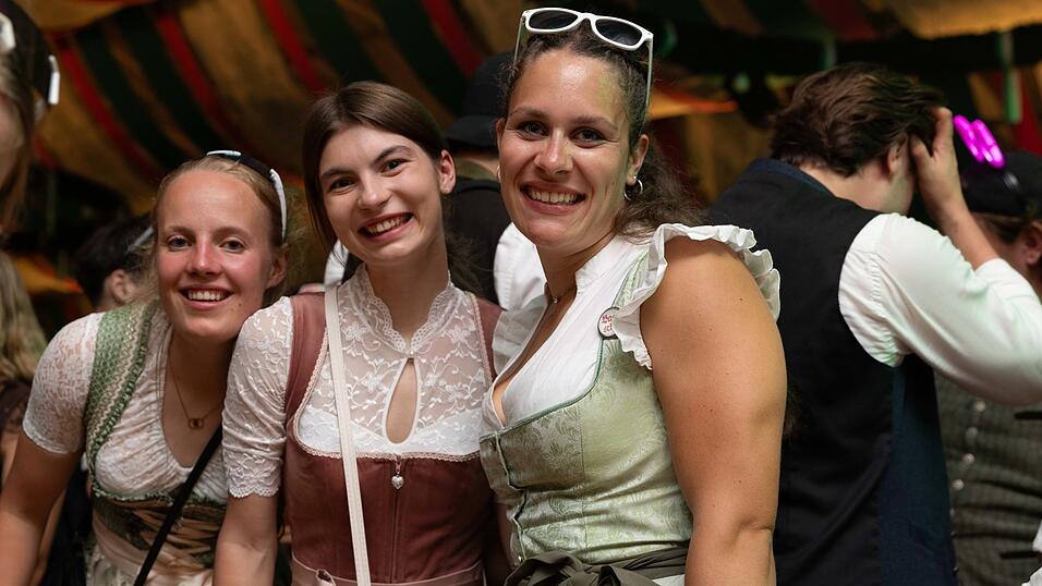 Die Partybilder vom Samstag, 8. August, aus dem Festzelt Weckmann. Die Partybilder vom Samstag, 8. August, aus dem Festzelt Weckmann.