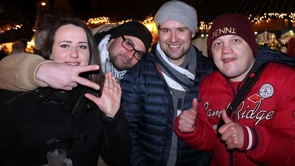 Der idyllische Christkindlmarkt in der Freyung in Landshut zählt zu den schönsten Christkindlmärkten Bayerns. Bei eisigen Temperaturen ist dort insbesondere die Glühwein-Alm natürlich heiß begehrt. Der idyllische Christkindlmarkt in der Freyung in Landshut zählt zu den schönsten Christkindlmärkten Bayerns. Bei eisigen Temperaturen ist dort insbesondere die Glühwein-Alm natürlich heiß begehrt.