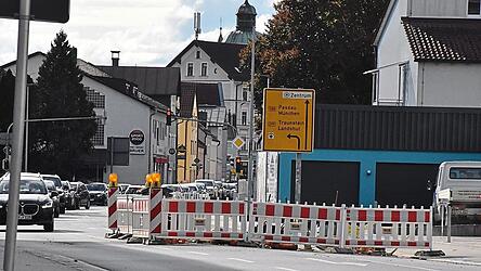 An der Frontenhausener Straße sorgte ein Schaden für Staus.