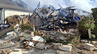 Dem Anschein nach ist vom betroffenen Haus nicht viel stehen geblieben.