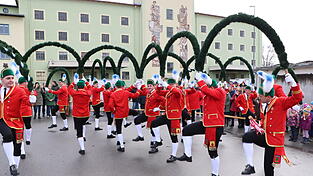 Tanz bei BarthHaas vor malerischer Kulisse.