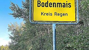 Und immer wieder kommt man an diesem Tag im Ort selbst an.