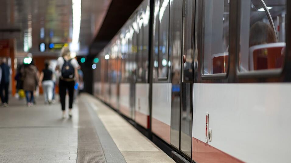Am Nürnberger Hauptbahnhof erfasste eine U-Bahn den Mann. (Symbolbild) Am Nürnberger Hauptbahnhof erfasste eine U-Bahn den Mann. (Symbolbild)