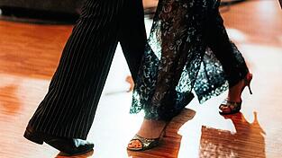 Wer Tango tanzen lernen will, ist heute beim Adventskalender richtig.