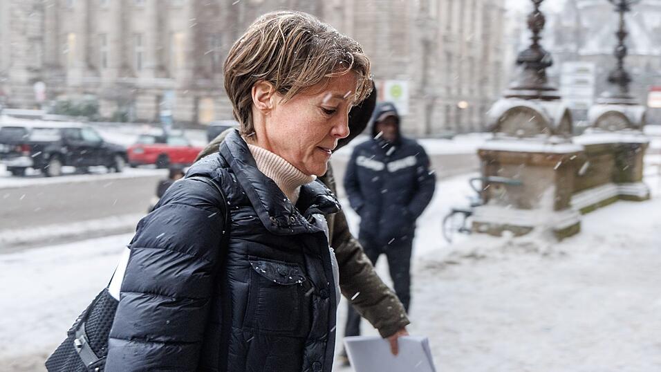 Christina Block auf dem Weg ins Gerichtsgebäude. Christina Block auf dem Weg ins Gerichtsgebäude.