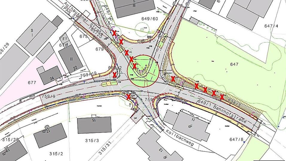 Jedes rote Kreuz steht f&uuml;r einen Baum, der im Zuge des Kreisverkehrbaus gef&auml;llt werden muss.