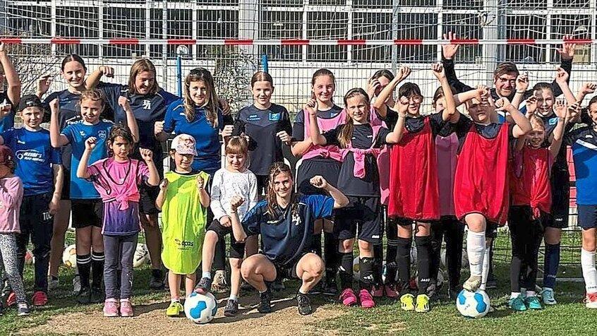 31 fußballbegeisterte Mädchen in verschiedenen Altersgruppen erlebten einen tollen Tag.