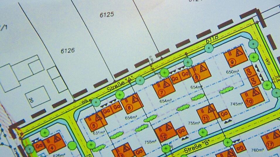 Gegenüber dem neuen Baugebiet Lailling 'WR Dorfäcker-Ost” will die Familie Schöfbeck auf 12 000 Quadratmeter Fläche der Flurnummer 6124 einen Stall für 3000 Legehennen errichten. Der Gemeinderat ist dagegen. Gegenüber dem neuen Baugebiet Lailling 'WR Dorfäcker-Ost” will die Familie Schöfbeck auf 12 000 Quadratmeter Fläche der Flurnummer 6124 einen Stall für 3000 Legehennen errichten. Der Gemeinderat ist dagegen.