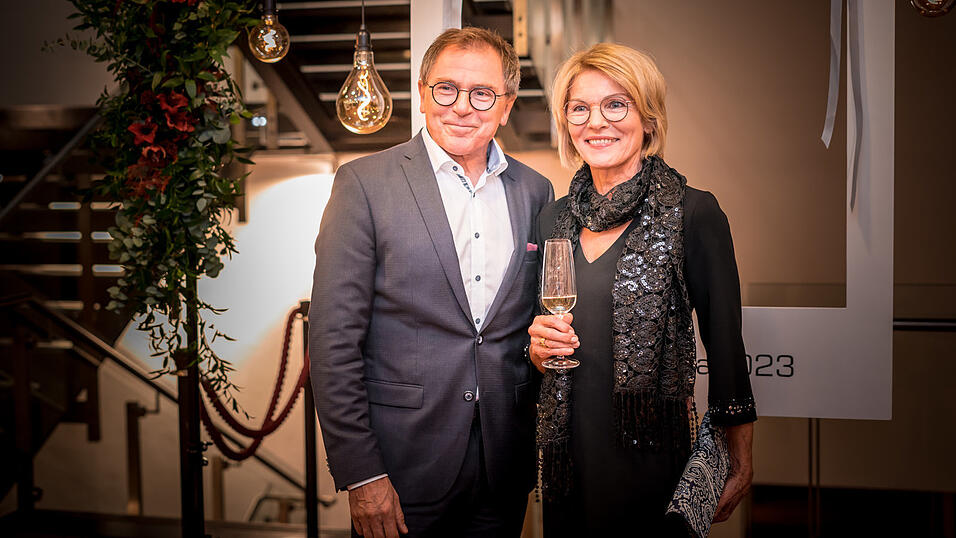 Anlässlich des 225-jährigen Bestehens veranstaltete das Landshuter Modehaus Oberpaur eine Jubliäumsgala - samt Vorführung historischer Abendkleider. Anlässlich des 225-jährigen Bestehens veranstaltete das Landshuter Modehaus Oberpaur eine Jubliäumsgala - samt Vorführung historischer Abendkleider.