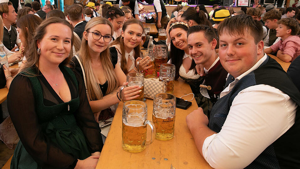 Die Partybilder vom Montag,11. August, aus dem Festzelt Nothaft. Die Partybilder vom Montag,11. August, aus dem Festzelt Nothaft.