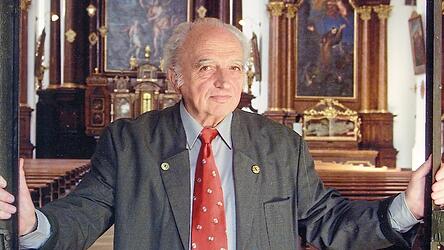 Lutz Burgmayer in der Kirche, die er Straubing erhalten hat: die Schutzengelkirche. Fast eine halbe Million Euro an Spenden sammelte er.