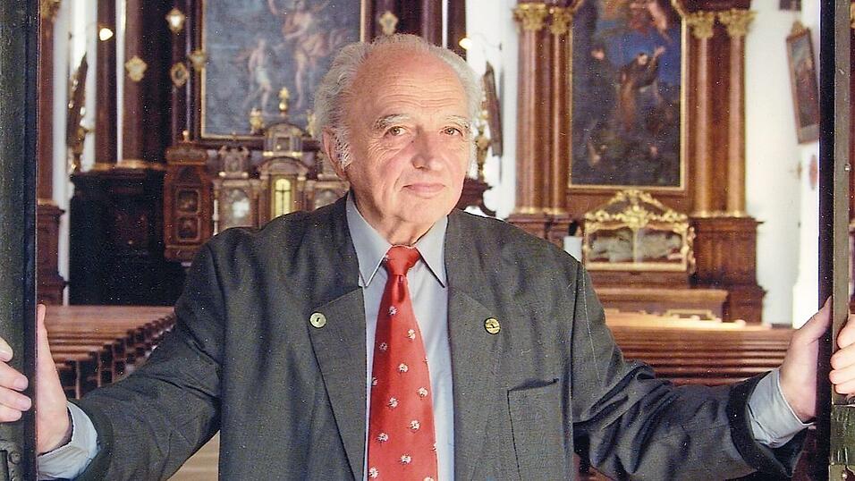 Lutz Burgmayer in der Kirche, die er Straubing erhalten hat: die Schutzengelkirche. Fast eine halbe Million Euro an Spenden sammelte er.
