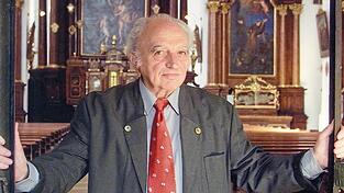 Lutz Burgmayer in der Kirche, die er Straubing erhalten hat: die Schutzengelkirche. Fast eine halbe Million Euro an Spenden sammelte er.