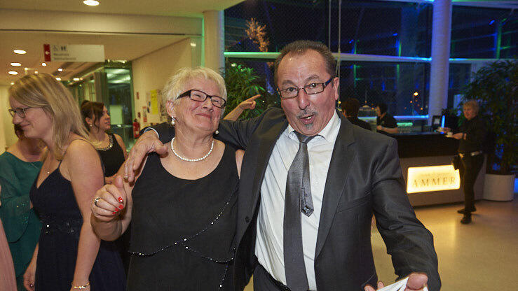 Die Metzgerzunft hat am Samstagabend in die Joseph-von-Fraunhofer-Halle eingeladen. Die Metzgerzunft hat am Samstagabend in die Joseph-von-Fraunhofer-Halle eingeladen.