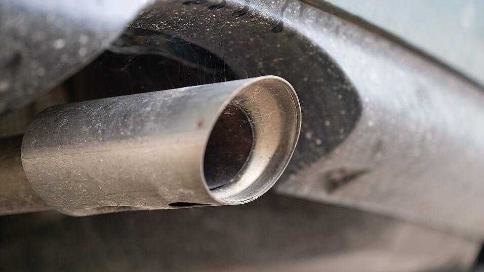 Die EU-Kommission hat die Pl&auml;ne f&uuml;r ein striktes Verbrenner-Aus angepasst.