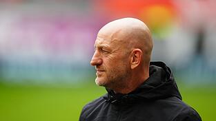 Kaiserslauterns Trainer Torsten Lieberknecht blickt mit Vorfreude auf das Top-Duell in Nürnberg. Kaiserslauterns Trainer Torsten Lieberknecht blickt mit Vorfreude auf das Top-Duell in Nürnberg.