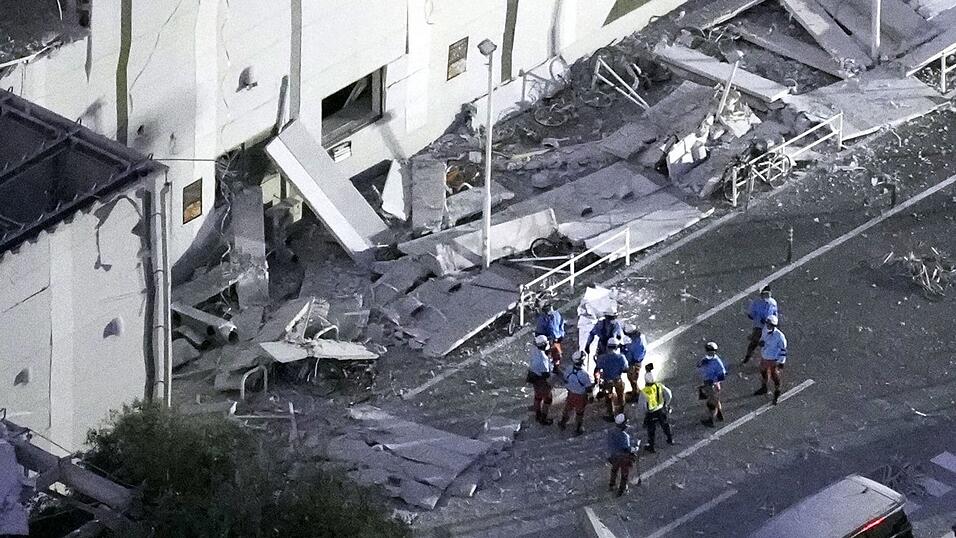 Japans Regierung meldet bislang 13 Tote durch das Beben in Kumamoto.