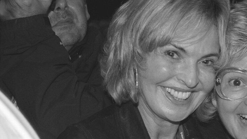 Gräfin Maya von Schönburg-Glauchau (l.) mit ihrer Schwester Fürstin Gloria von Thurn und Taxis beim Konzert von Bryan Ferry beim Tollwood-Festival in München am 3. Juni 2013 (Archiv). Gräfin Maya von Schönburg-Glauchau (l.) mit ihrer Schwester Fürstin Gloria von Thurn und Taxis beim Konzert von Bryan Ferry beim Tollwood-Festival in München am 3. Juni 2013 (Archiv).
