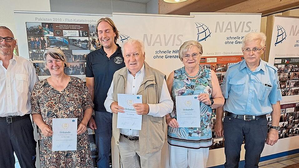 Mitgliederehrung für zehnjährige NAVIS-Vereinszugehörigkeit: (v.l.) Lars Boehlkau, Elke Nothaft, Michael Gmach, Rudi Linz, Karin Linz, Dr. Thomas Geiner. Mitgliederehrung für zehnjährige NAVIS-Vereinszugehörigkeit: (v.l.) Lars Boehlkau, Elke Nothaft, Michael Gmach, Rudi Linz, Karin Linz, Dr. Thomas Geiner.