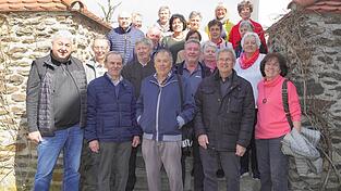 Ehemalige Schülerinnen und Schüler des Einschulungsjahrgangs 1961 der Chamerauer Schule Ehemalige Schülerinnen und Schüler des Einschulungsjahrgangs 1961 der Chamerauer Schule