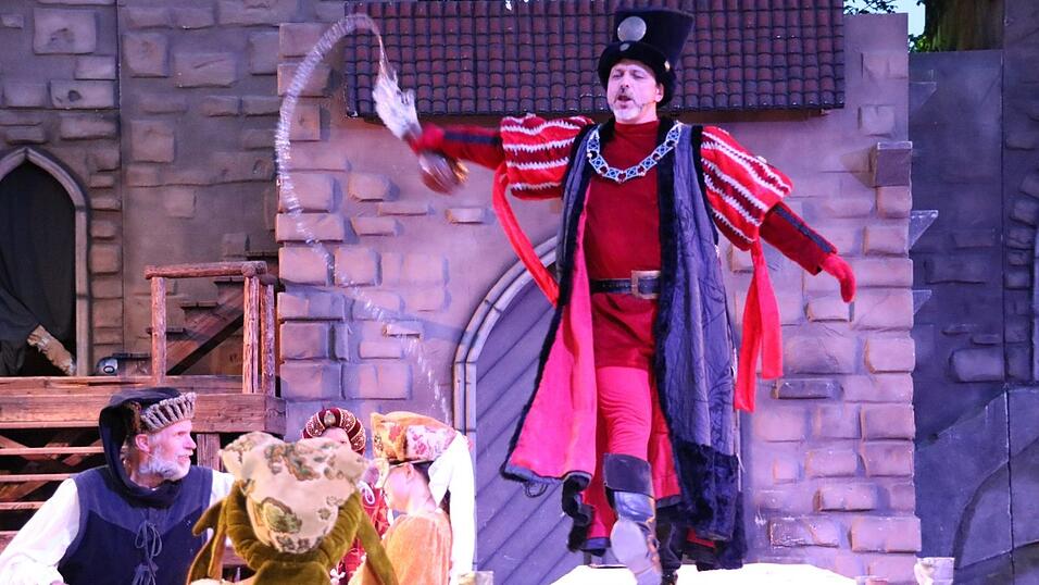 Bilder der Gruppe 'Gr&uuml;n' des Drachenstich-Festspiels.