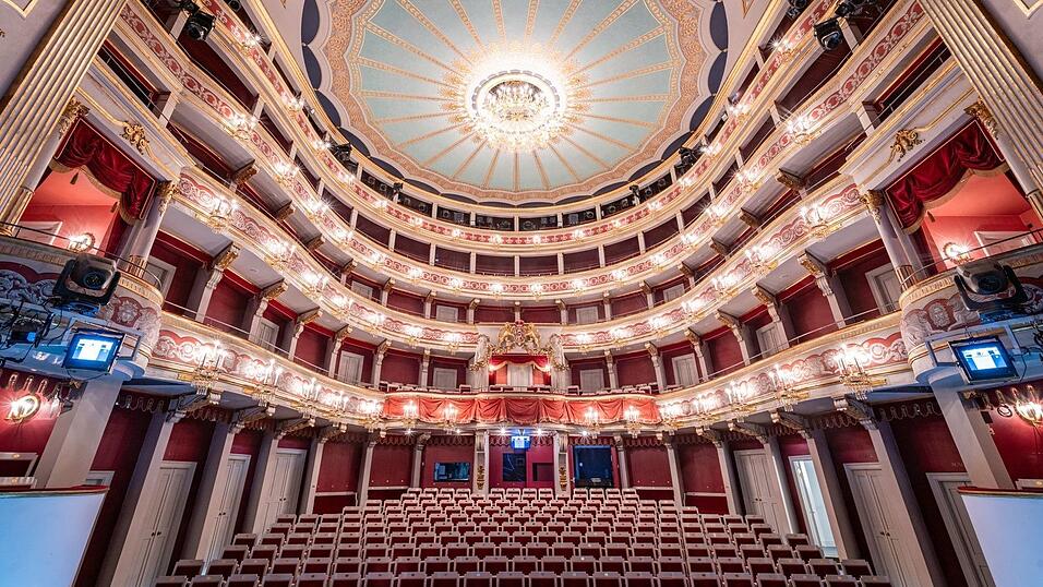 Das Theater Regensburg darf sich ab sofort Staatstheater nennen. (Archivbild) Das Theater Regensburg darf sich ab sofort Staatstheater nennen. (Archivbild)