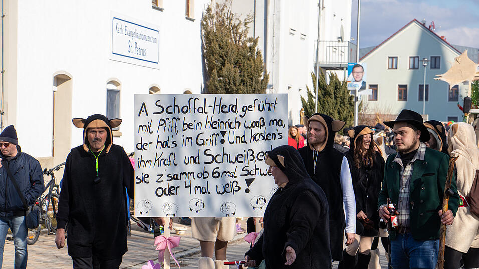 Am Samstag fand der Faschingsumzug in Otzing (Kreis Deggendorf) statt. Am Samstag fand der Faschingsumzug in Otzing (Kreis Deggendorf) statt.