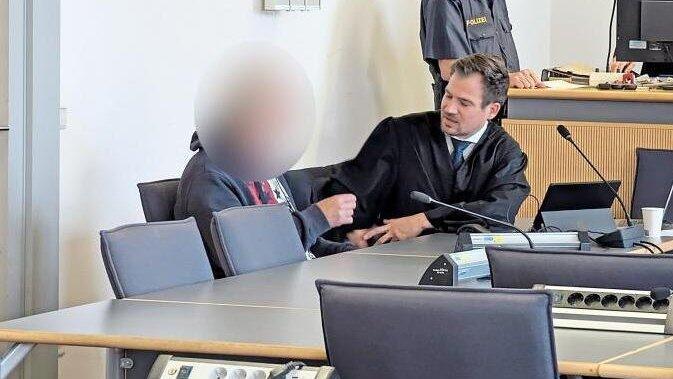 Auch am letzten Tag der Beweisaufnahme hatte Verteidiger Johannes B&uuml;ttner alle M&uuml;he, die Wortmeldungen seines Mandanten zu dessen eigenem Vorteil zu bremsen.