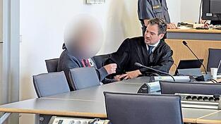 Auch am letzten Tag der Beweisaufnahme hatte Verteidiger Johannes Büttner alle Mühe, die Wortmeldungen seines Mandanten zu dessen eigenem Vorteil zu bremsen.