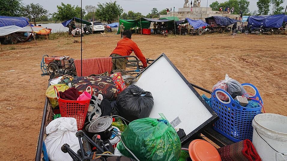 Die Kämpfe entlang der 800 Kilometer langen Grenze zwischen Thailand und Kambodscha treiben zahlreiche Einwohner in die Flucht. Die Kämpfe entlang der 800 Kilometer langen Grenze zwischen Thailand und Kambodscha treiben zahlreiche Einwohner in die Flucht.