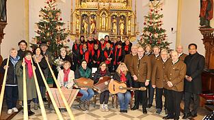 Pfarrer Saju (re.) dankte allen Mitwirkenden. Pfarrer Saju (re.) dankte allen Mitwirkenden.