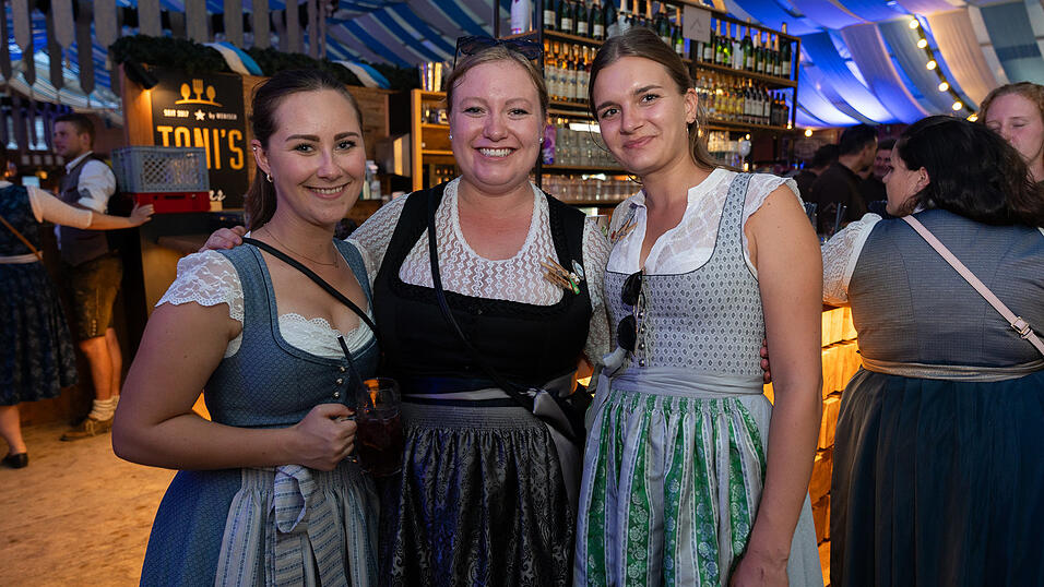 Die Partybilder vom Donnerstag, 17. August 2023, aus dem Festzelt Wenisch. Die Partybilder vom Donnerstag, 17. August 2023, aus dem Festzelt Wenisch.