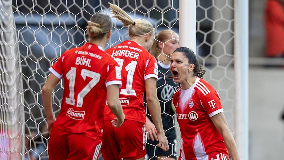 M&uuml;nchens Topspielerinnen unter sich: B&uuml;hl (l), Harder (M) und Damnjanovic. (Archivbild)