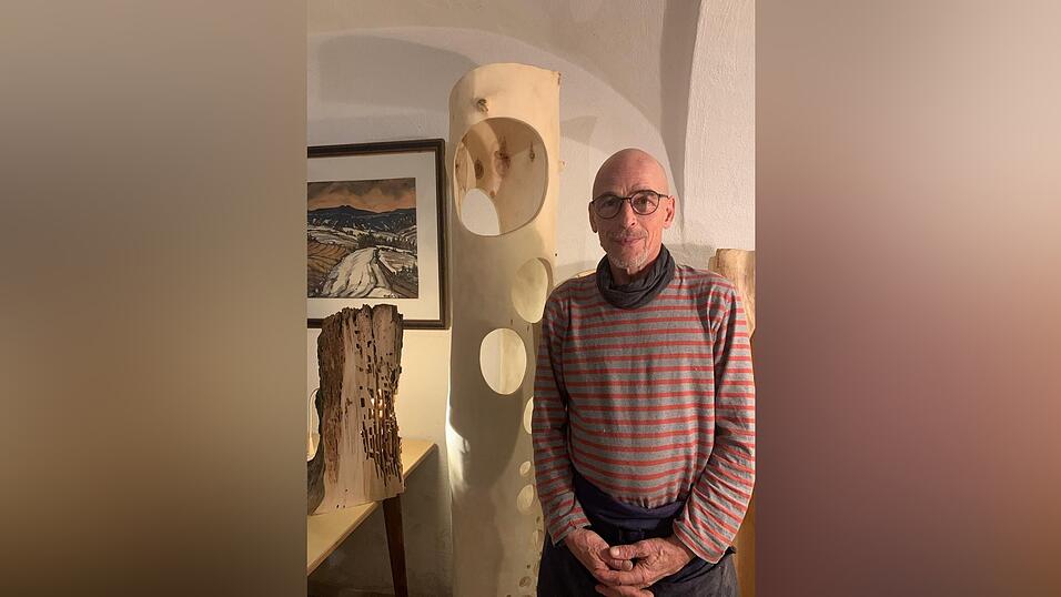 Passion und Hingabe: Holzkreuze sind das hölzerne Steckenpferd des kreativen Tausendsassas aus Schwarzach. Passion und Hingabe: Holzkreuze sind das hölzerne Steckenpferd des kreativen Tausendsassas aus Schwarzach.