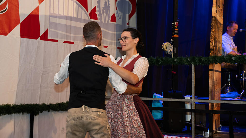 Die Partybilder vom Mittwoch, 12. August, aus dem Festzelt Greindl. Die Partybilder vom Mittwoch, 12. August, aus dem Festzelt Greindl.