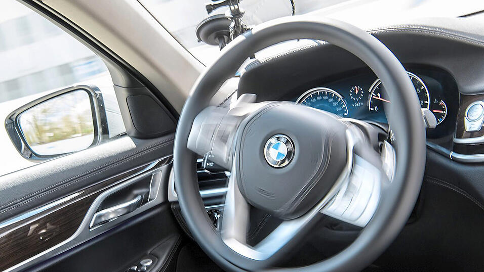 Ein 'Level 3'-Standard ist das nächste reale Ziel, auch im BMW-Kompetenzzentrum für autonomes Fahren. Ein 'Level 3'-Standard ist das nächste reale Ziel, auch im BMW-Kompetenzzentrum für autonomes Fahren.