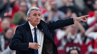 Svetislav Pesic steht mit seinen Bayern mit einem Bein im BBL-Halbfinale. Svetislav Pesic steht mit seinen Bayern mit einem Bein im BBL-Halbfinale.