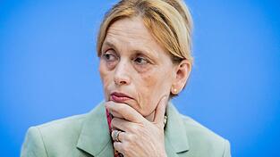 Bundesbildungsministerin Karin Prien sieht Verbesserungen im Bildungssystem, aber dennoch starken Reformbedarf. (Archivbild) Bundesbildungsministerin Karin Prien sieht Verbesserungen im Bildungssystem, aber dennoch starken Reformbedarf. (Archivbild)