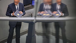 Regierungserklärung von Friedrich Merz CDU im Deutschen Bundestag. Der Bundeskanzler plädiert in seiner Rede für einen Kurswechsel für Deutschland.