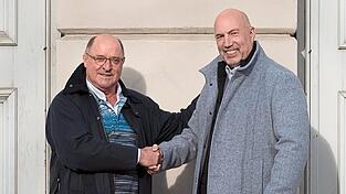 Alexander Herzog (links) verzichtet zugunsten des GfAu-Bürgermeisterkandidaten Holger Nick auf seine eigene Bewerbung. Alexander Herzog (links) verzichtet zugunsten des GfAu-Bürgermeisterkandidaten Holger Nick auf seine eigene Bewerbung.